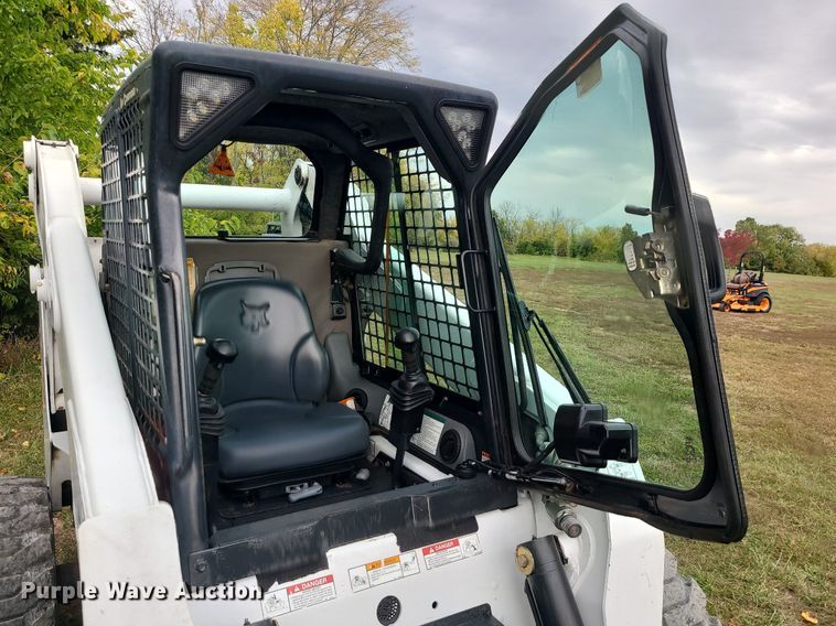 image for item MQ9565 2006 Bobcat S250  skid steer loader