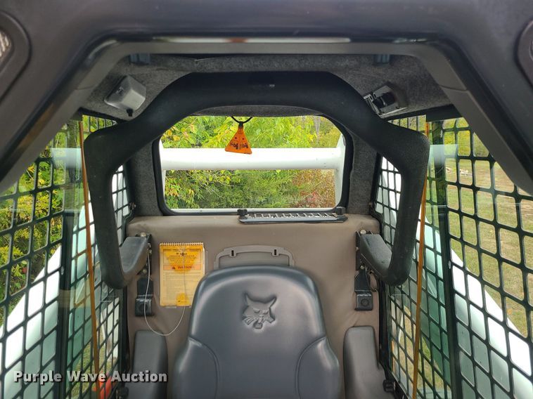 image for item MQ9565 2006 Bobcat S250  skid steer loader