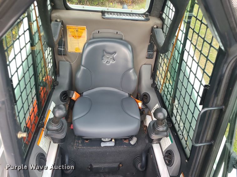 image for item MQ9565 2006 Bobcat S250  skid steer loader