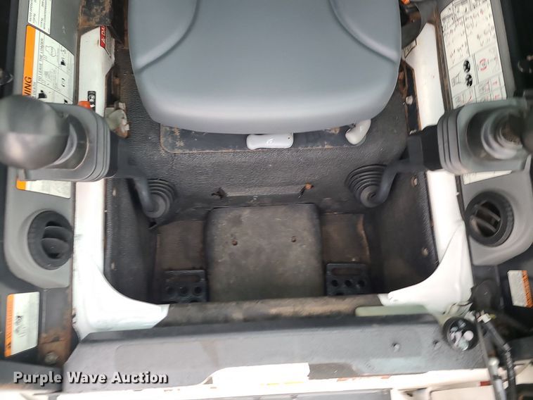 image for item MQ9565 2006 Bobcat S250  skid steer loader