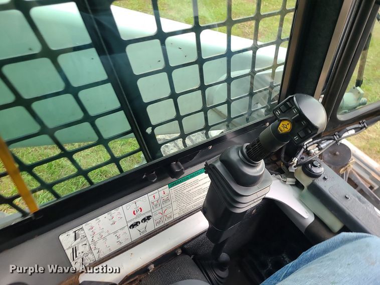 image for item MQ9565 2006 Bobcat S250  skid steer loader