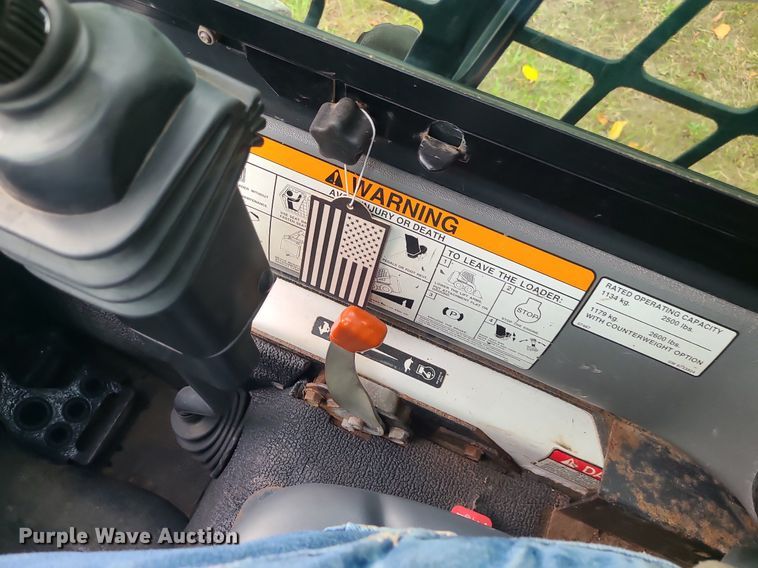 image for item MQ9565 2006 Bobcat S250  skid steer loader