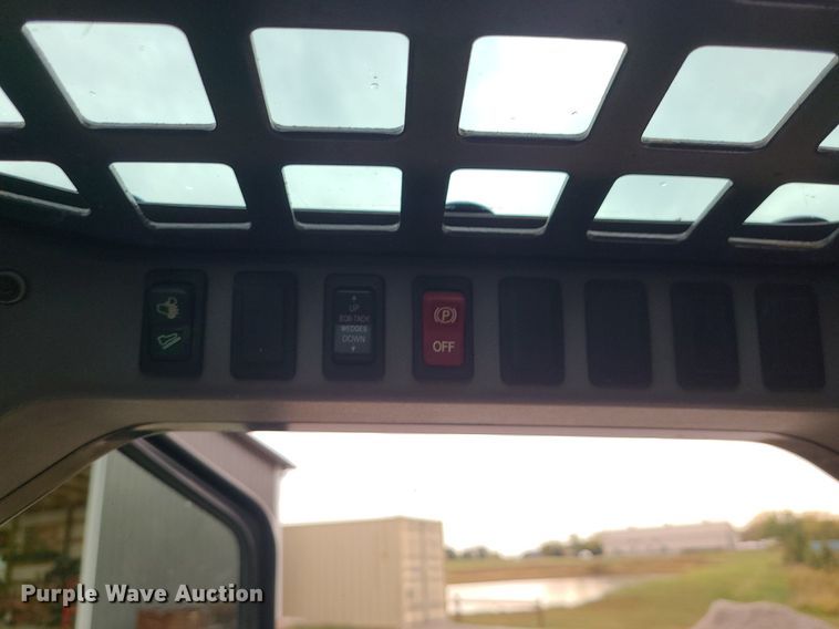 image for item MQ9565 2006 Bobcat S250  skid steer loader