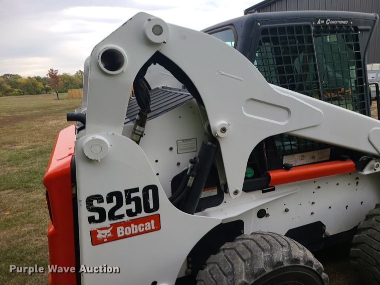 image for item MQ9565 2006 Bobcat S250  skid steer loader