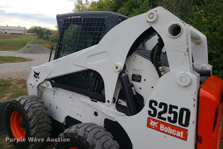 image for item MQ9565 2006 Bobcat S250  skid steer loader