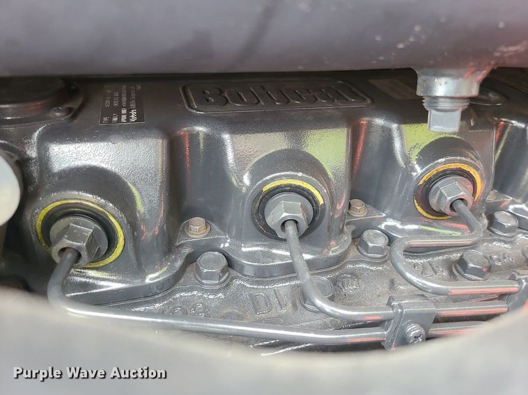 image for item MQ9565 2006 Bobcat S250  skid steer loader