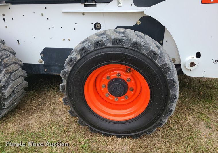 image for item MQ9565 2006 Bobcat S250  skid steer loader