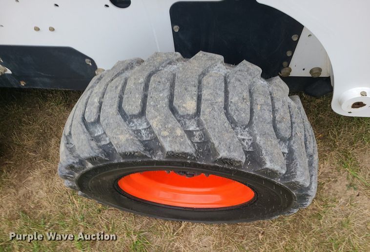 image for item MQ9565 2006 Bobcat S250  skid steer loader