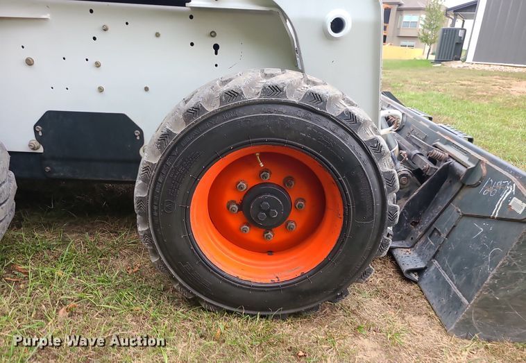 image for item MQ9565 2006 Bobcat S250  skid steer loader