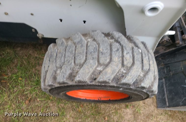 image for item MQ9565 2006 Bobcat S250  skid steer loader