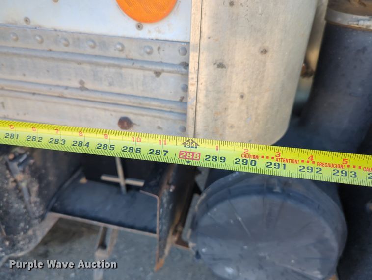 image for item MX9482 1998 GMC T6500  box truck