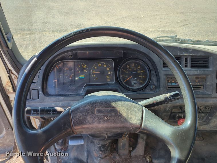 image for item MX9482 1998 GMC T6500  box truck