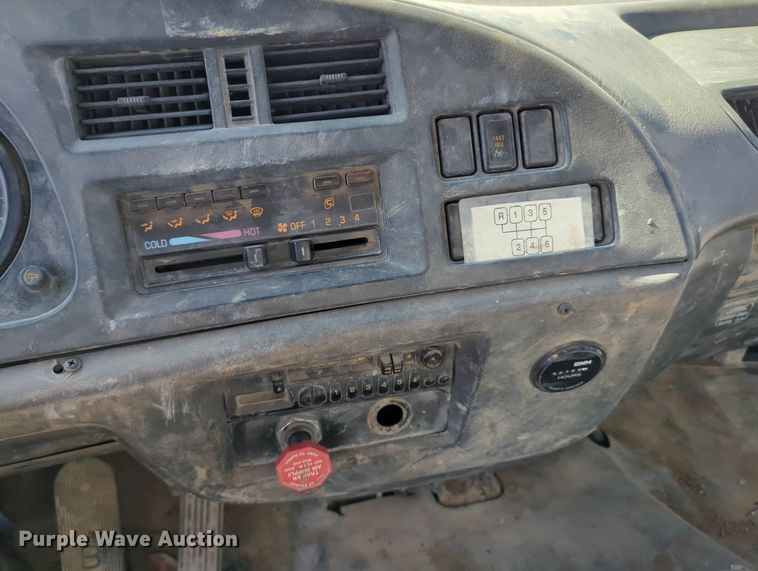 image for item MX9482 1998 GMC T6500  box truck