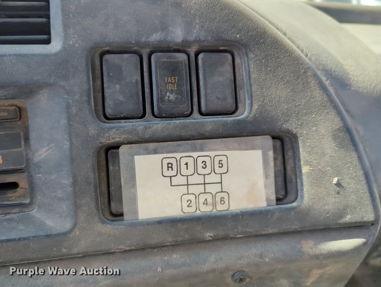 image for item MX9482 1998 GMC T6500  box truck