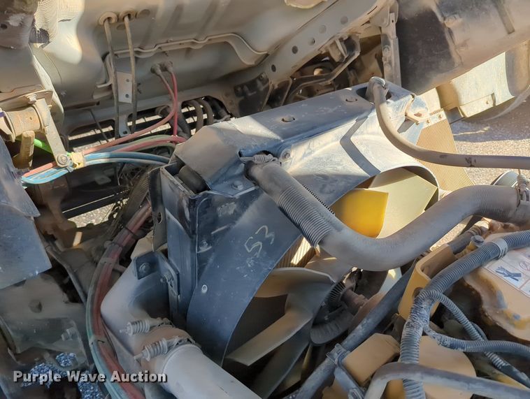 image for item MX9482 1998 GMC T6500  box truck