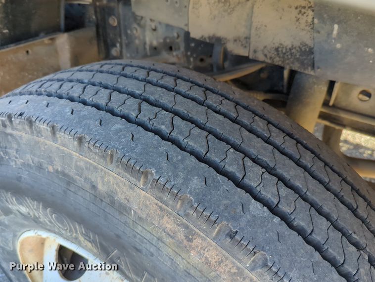 image for item MX9482 1998 GMC T6500  box truck