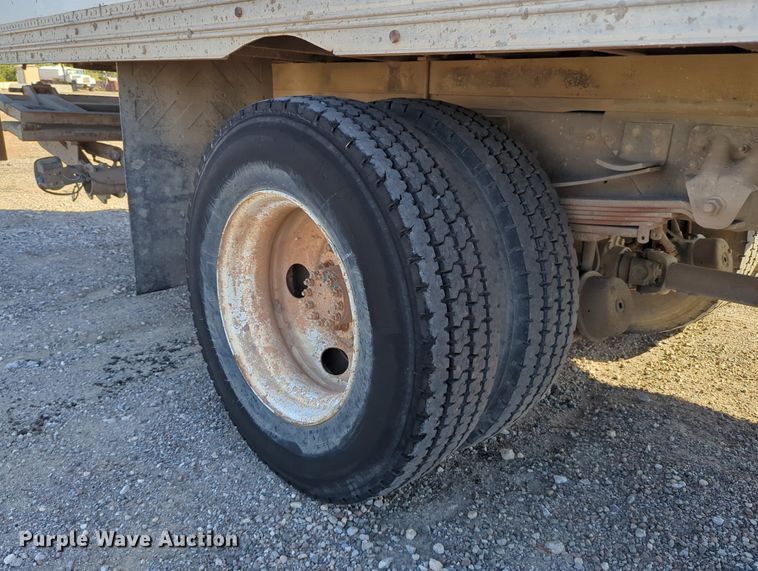 image for item MX9482 1998 GMC T6500  box truck