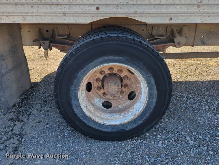 image for item MX9482 1998 GMC T6500  box truck