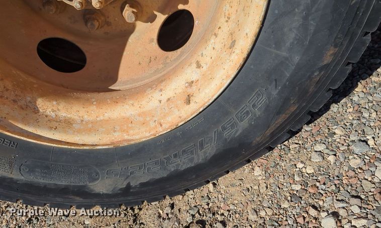 image for item MX9482 1998 GMC T6500  box truck