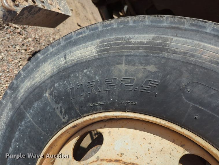 image for item MX9482 1998 GMC T6500  box truck