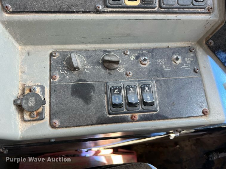 image for item NA9100 2006 Blue Bird  school bus