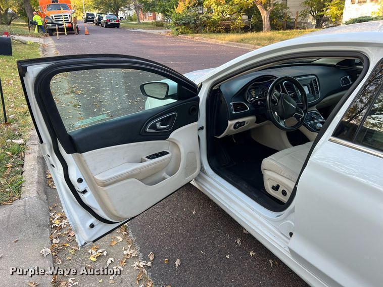 image for item NI9084 2015 Chrysler 200 