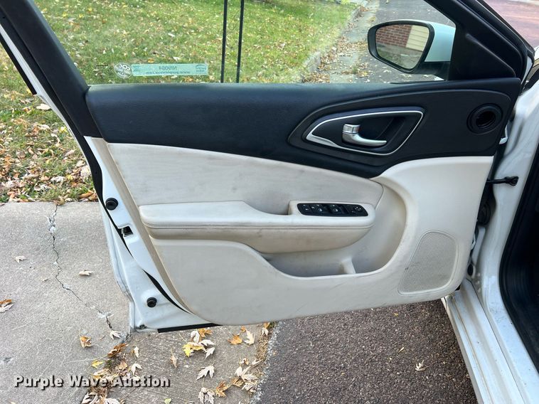 image for item NI9084 2015 Chrysler 200 