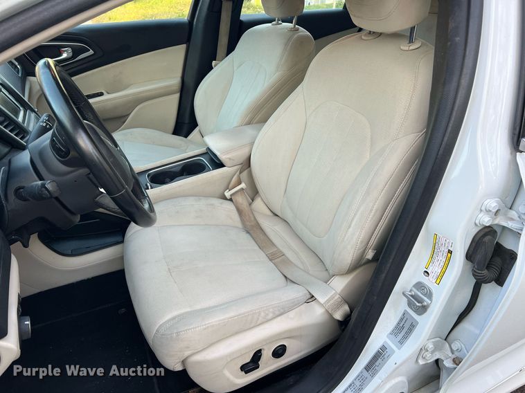 image for item NI9084 2015 Chrysler 200 