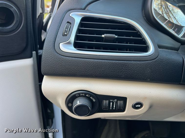 image for item NI9084 2015 Chrysler 200 