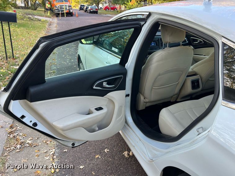 image for item NI9084 2015 Chrysler 200 