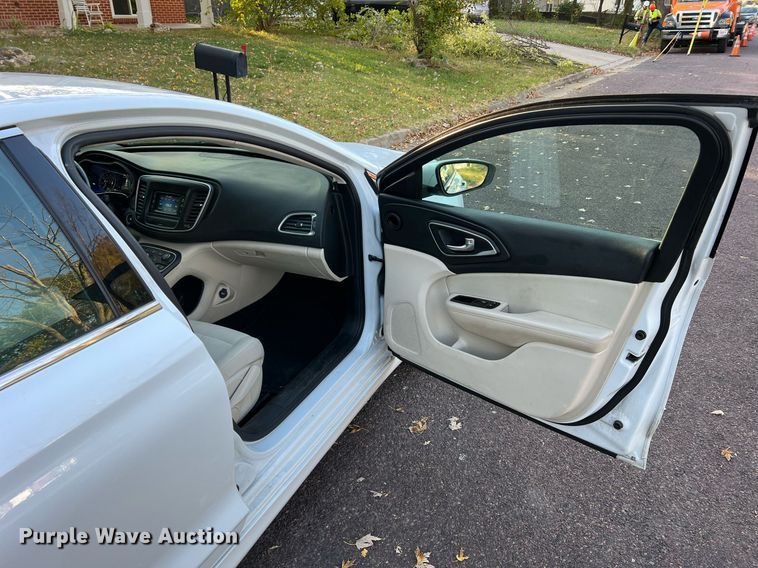 image for item NI9084 2015 Chrysler 200 