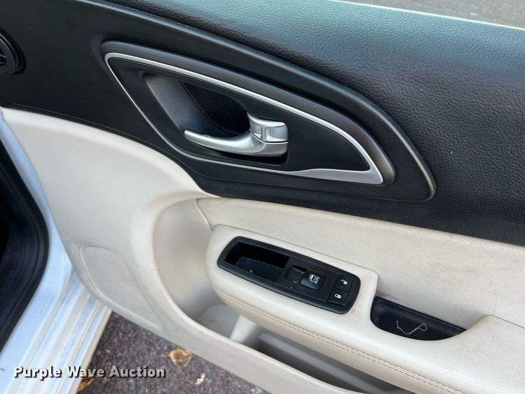 image for item NI9084 2015 Chrysler 200 