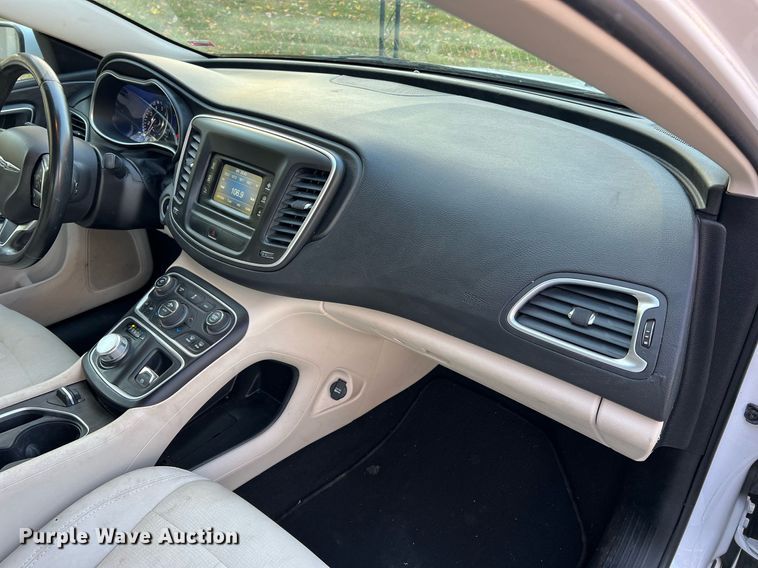 image for item NI9084 2015 Chrysler 200 