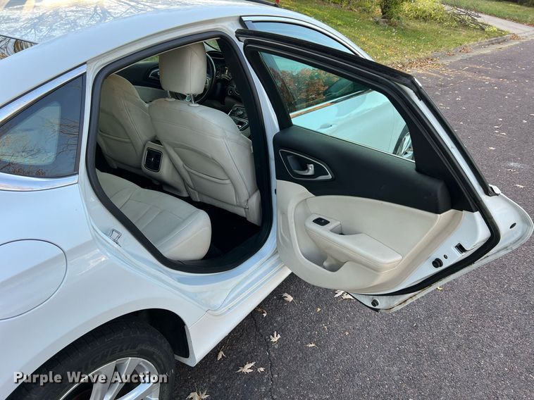 image for item NI9084 2015 Chrysler 200 