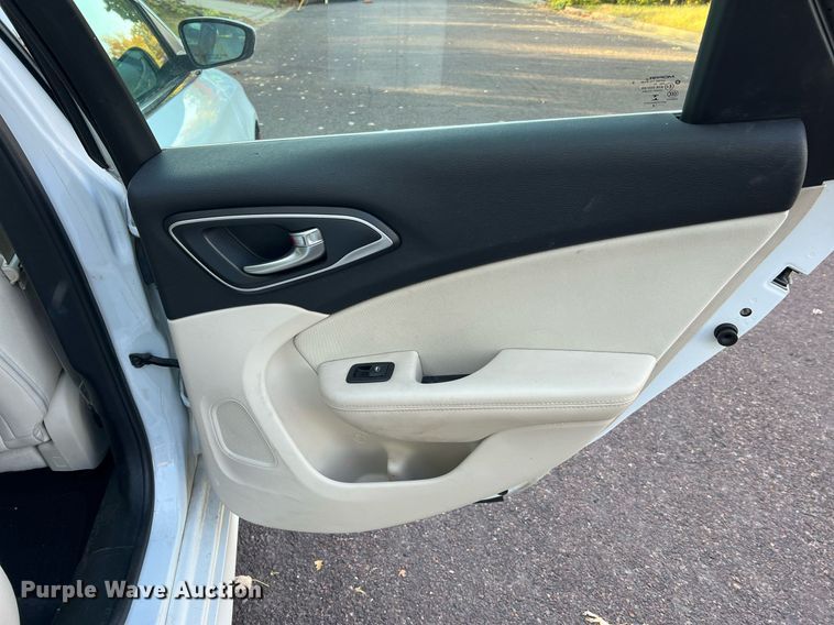 image for item NI9084 2015 Chrysler 200 