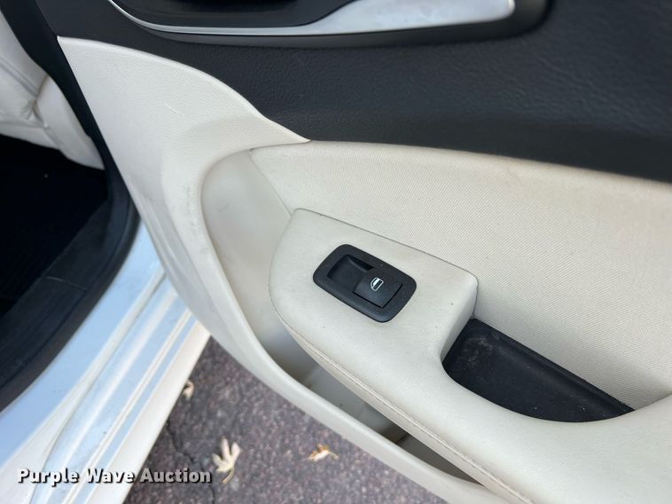 image for item NI9084 2015 Chrysler 200 