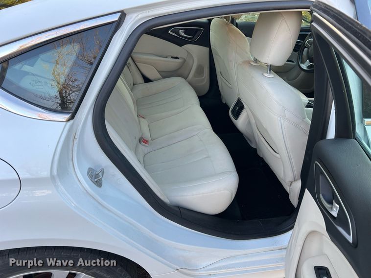 image for item NI9084 2015 Chrysler 200 