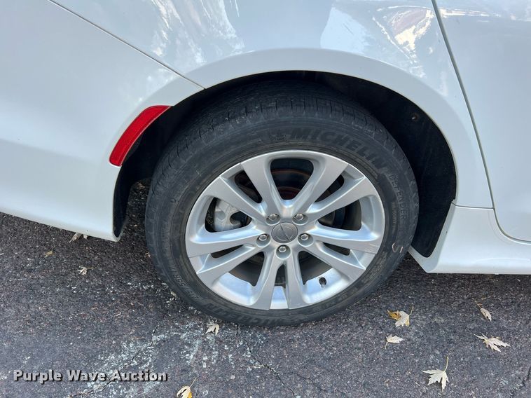 image for item NI9084 2015 Chrysler 200 