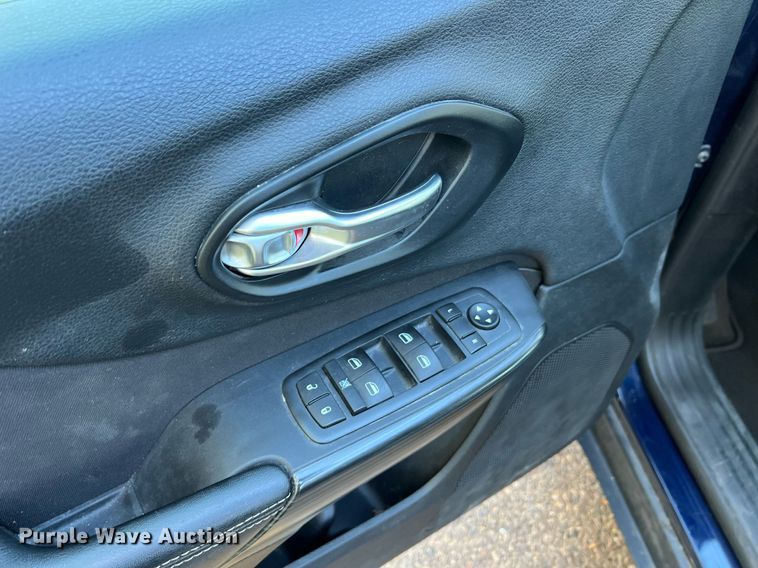 image for item NI9085 2016 Jeep Cherokee Sport  SUV