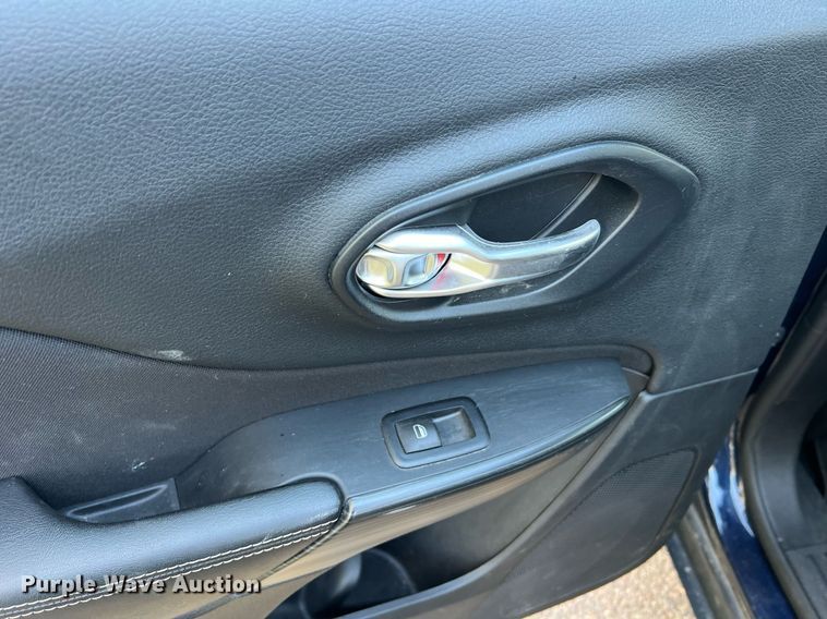 image for item NI9085 2016 Jeep Cherokee Sport  SUV