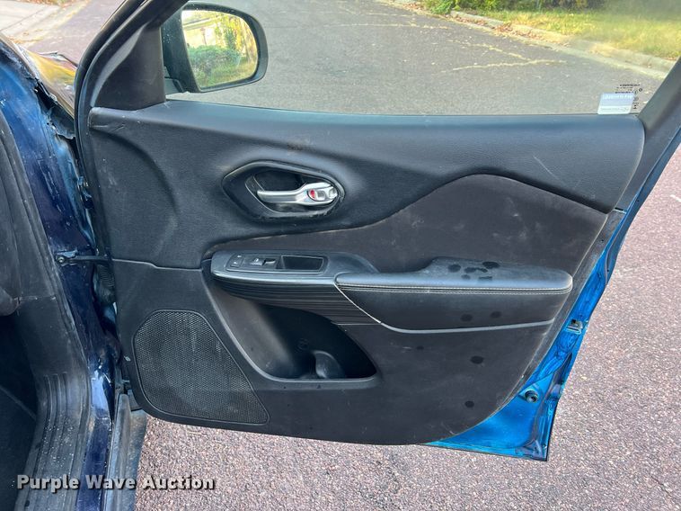 image for item NI9085 2016 Jeep Cherokee Sport  SUV