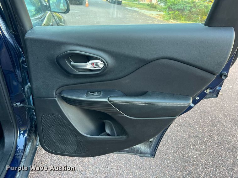 image for item NI9085 2016 Jeep Cherokee Sport  SUV