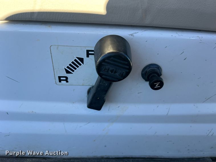 image for item NI9114 2013 Yamaha YDRAX3  golf cart