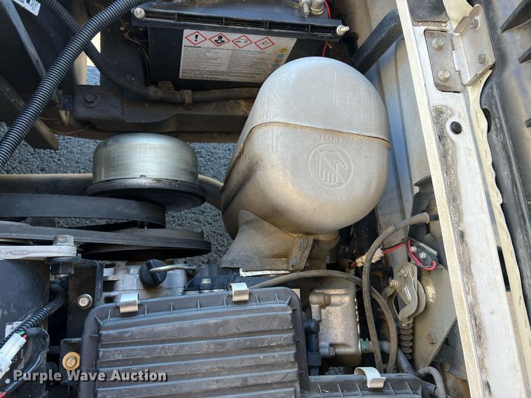 image for item NI9114 2013 Yamaha YDRAX3  golf cart