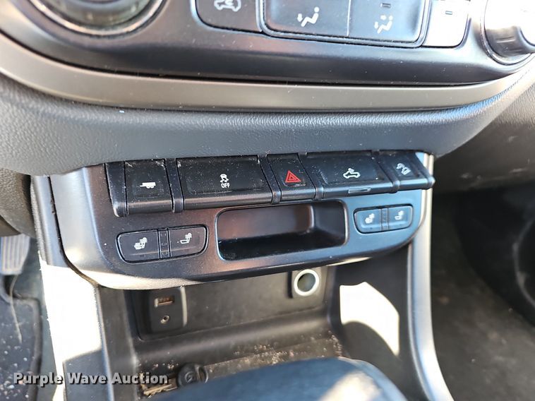 image for item NP9086 2016 Chevrolet Colorado  Crew Cab pickup truck