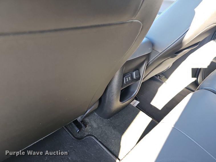 image for item NP9086 2016 Chevrolet Colorado  Crew Cab pickup truck