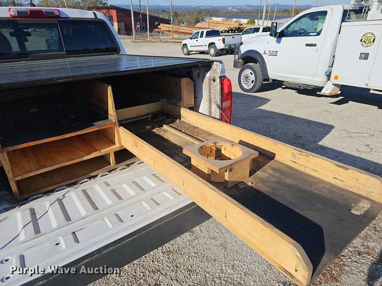 image for item NP9086 2016 Chevrolet Colorado  Crew Cab pickup truck