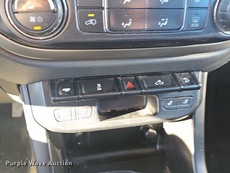 image for item NP9087 2015 Chevrolet Colorado  Crew Cab pickup truck