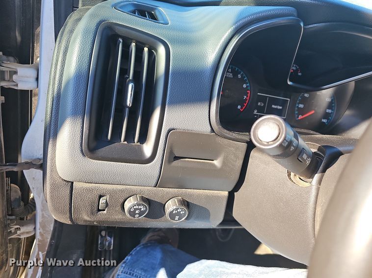 image for item NP9087 2015 Chevrolet Colorado  Crew Cab pickup truck