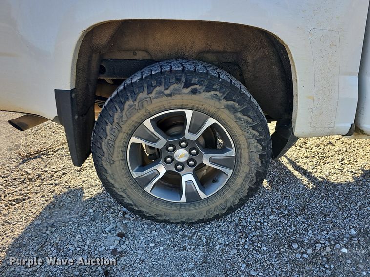 image for item NP9087 2015 Chevrolet Colorado  Crew Cab pickup truck